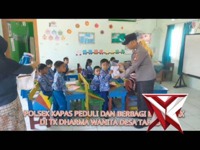 Polsek Kapas Peduli dan berbagi baju anak di TK Dharma Wanita Desa Tapelan Kec. Kapas - PoliceTube