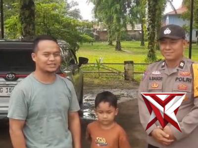 *Tim Patroli Polsek BTS Ulu Bantu Pemudik Pecah Ban*

Tim patroli Polsek BTS Ulu Polres Musi Rawas m