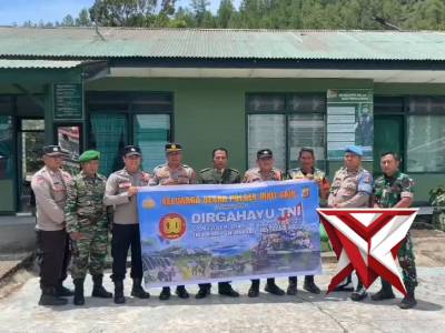 TNI-Polri Kompak! Kapolsek Rikit Gaib Beri Kejutan Kado HUT ke-80 TNI di Koramil 02/Rikit Gaib.