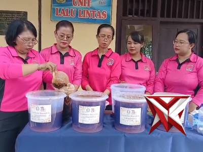 Panen Ecoenzyme Bhayangkari Ranting Sukasada - PoliceTube