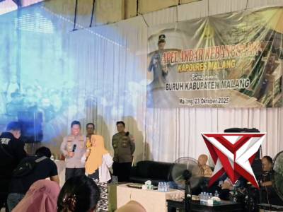 kapolsek Sumberpucung pimpin anggotanya untuk mengamankan kegiatan Apel Akbar Kebangsaan Kapolres