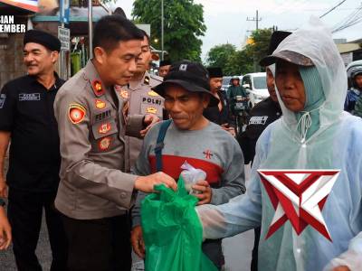 BERBAGI TAKJIL GRATIS POLRES JEMBER BERSAMA KOMUNITAS MADAS