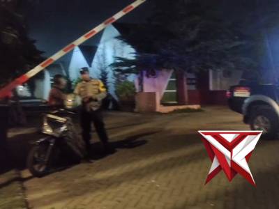 Patroli pemukiman penduduk - PoliceTube