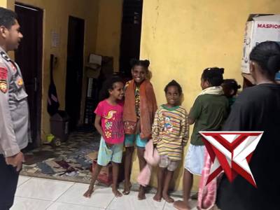 KEPEDULIAN BRIPDA CHARDES JOURDAN OTNIELTIMATE PERSONIL POLRES SORONG MENGELOLA PANTI ASUHAN