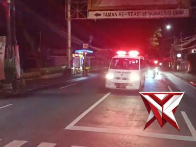 Sahur dan berbagi bersama polsek dan ambulan