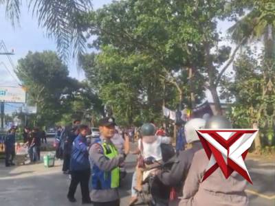 Pengamanan Dan Pengaturan Lalu Lintas dalam giat bagi bagi Takjil di Unira Kepanjen