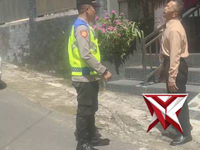 Anggota polsek dan koramil poncol melaksanakan pam natal di gereja Advent desa Poncol