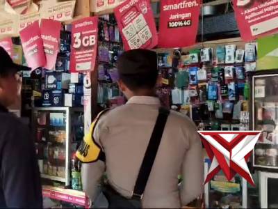 Bhabinkamtibmas polsek belitang II melaksanakan giat sambang