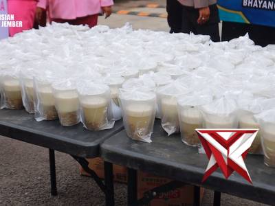 BERBAGI TAKJIL GRATIS KAPOLRES JEMBER BERSAMA BHAYANGKARA CABANG JEMBER - PoliceTube