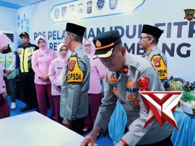 KAPOLDA SUMSEL DAN BHAYANGKARI CEK POS PENGAMANAN OPS KETUPAT 2026, BAGIKAN TALI ASIH HINGGA TAKJIL - PoliceTube