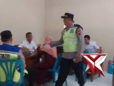 Anggota Polsek Alian melaksanakan giat patroli dialogis antisipasi guantibmas diwilayah Kec Alian