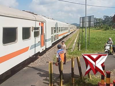 Anggota Polsek Klakah melaksanakan patroli siang hari