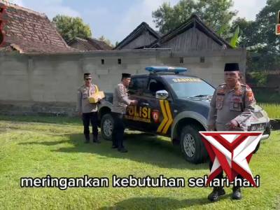 Anggota Polsek Kwadungan melaksanakan kegiatan &ldquo;JAMPI IBU&rdquo; (Jum&rsquo;at Manfaat Peduli Insan Membutuhkan) - PoliceTube