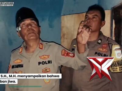Polsek Rancaekek menunjukkan respon cepat dalam membantu masyarakat yang terdampak banjir