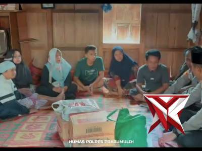 Pemberian bantuan Polres Prabumulih kepada keluarga Korban kebakaran