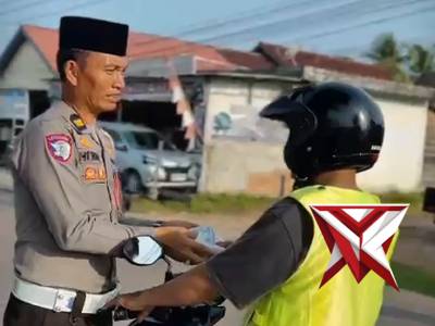 Berbagi takjil sat lantas polres muba