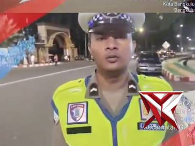 Personel Satuan Lalu Lintas Polresta Bengkulu melaksanakan kegiatan Patroli Blue Light serta pengama
