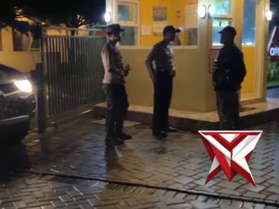 Patroli pemukiman penduduk - PoliceTube