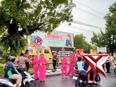 Berbagi Takjil dalam rangka Bulan Suci Ramadhan 1447 H - PoliceTube