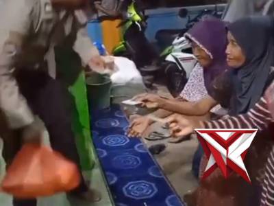 Kanit Binmas melaksanakan safari Ramadhan Baksos kepada warga Sukorambi - PoliceTube