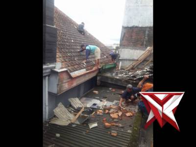 Rumah terdampak angin kencang