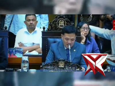 Jakarta - Komisi III DPR RI menyampaikan kesimpulan dari rapat bersama dua orang pakar