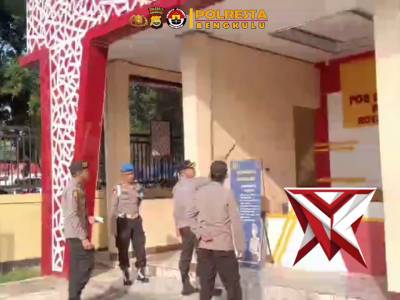 Kapolresta Bengkulu Kombes Pol Rahmad Hidayat, S.S., M.H cek kebersihan dan kerapian mako.

Pengecek