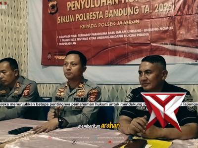 SIKUM POLRESTA BANDUNG BERIKAN PENYULUHAN HUKUM KEPADA ANGGOTA POLSEK CILEUNYI - PoliceTube
