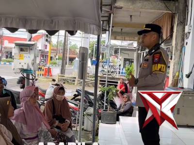 Pamapta Polres Pacitan melaksanakan kegiatan patroli dialogis dengan masyarakat di sekitar wilayah K