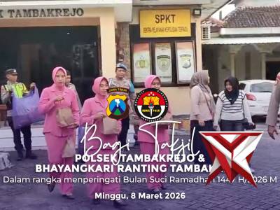 Pembagian takjil polsek tambakrejo