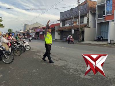 Polsek Karanganyar - PoliceTube