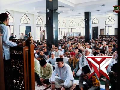 Menjemput Kemuliaan dalam Pengabdian: Momen Khusyuk Kapolda Sumsel & UAS di Masjid Assa&rsquo;adah

Suasan