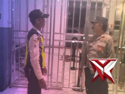 Patroli  Malam dialogis dengan Security Sampaikan pesan kamtibmas