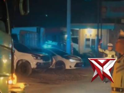 Polantas Ogan Ilir Melaksanakan Kegiatan Penyekatan Terhadap Kendaraan Sumbu 3 atau Lebih Di Rm. Tig