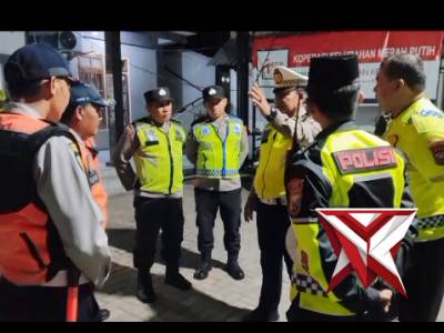 APP Panit Lantas dan Pembagian floting