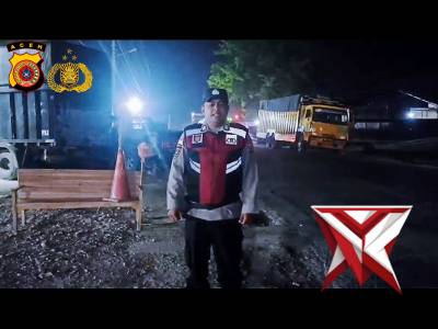 Polsek Manyak Payed Tertibkan SPBU Antrian Minyak Akibat Panik Buying Warga Adanya Perang Negara