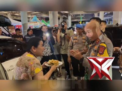 kebahagiaan datang di tempat yang paling tak terduga seperti di tengah antrean Pelabuhan Merak