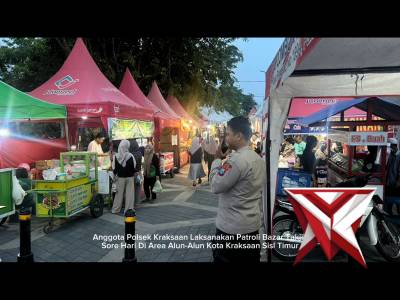 Anggota Polsek Kraksaan Laksanakan Patroli Bazar Takjil Sore Hari Di Area Alun-Alun Kota Kraksaan