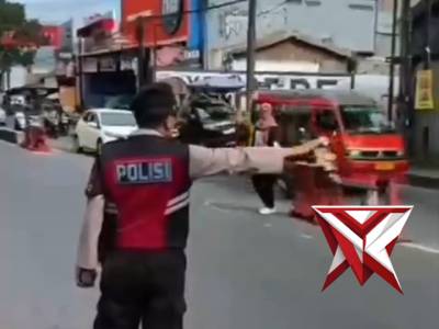Personel Unit Turjawali Sat Samapta Polres Cimahi melaksanakan Patroli antisipasi kegiatan masyaraka - PoliceTube