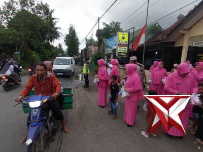 Polsek Puring berbagi takjil