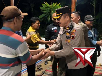WAKAPOLRES SALATIGA SAMBANG DI POS SATKAMLING DI KEL. BLOTONGAN KEC. SIDOREJO KOTA SALATIGA
