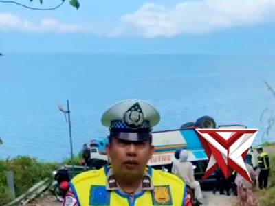 Situasi Lalu Lintas terkini, di lokasi kecelakaan  Bus di tepian danau Ranau,