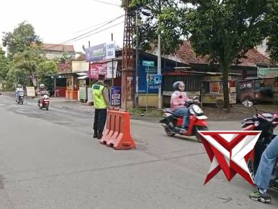 Polsek Karanganyar - PoliceTube