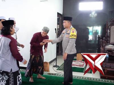 Khotmil Qur&rsquo;an bersama para Hafidz dan Hafidzah terbaik di wilayah Kabupaten OKI.
Tak sekadar silatu