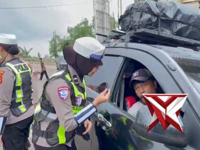 Testimoni positip dari pemudik yang melintas jalintim muba - PoliceTube