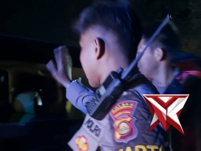 Pecah ban di bantu polisi