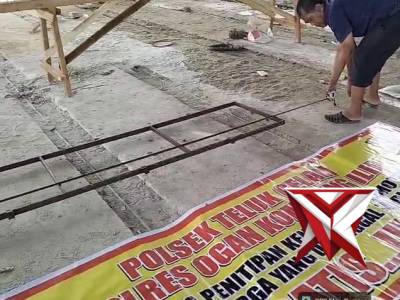 Pembuatan rangka spanduk penitipan barang saat mudik lebaran