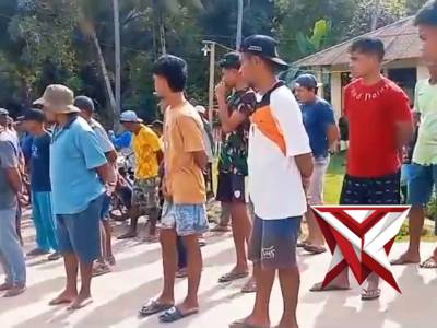 Kerja Bakti Bersama Polsek Sulabesi Barat - PoliceTube