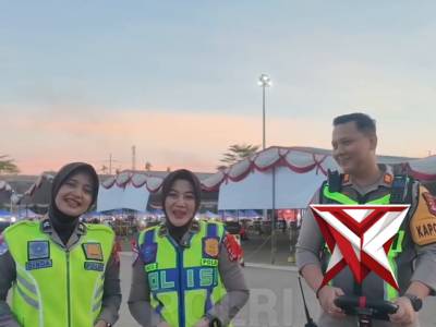 Di tengah arus mudik yang mulai memadati jalur penyeberangan