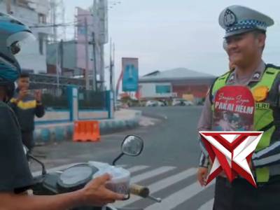 *Ramadhan Hari ke-14, Satlantas Polresta Bengkulu Tebar Kepedulian dan Keselamatan Berlalu Lintas* - PoliceTube